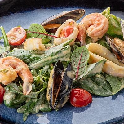 С морепродуктами, руколой, шпинатом и апельсином в Чили пицца по цене 900 ₽