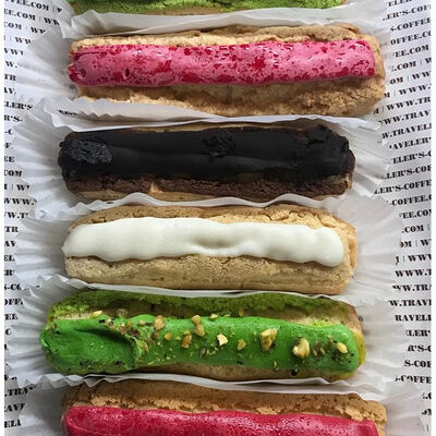 Эклеры в ассортименте в Тревеллерс кофе по цене 209 ₽