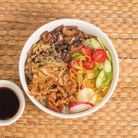 Поке со свининой и соусом терияки в Луиджи & Тосё