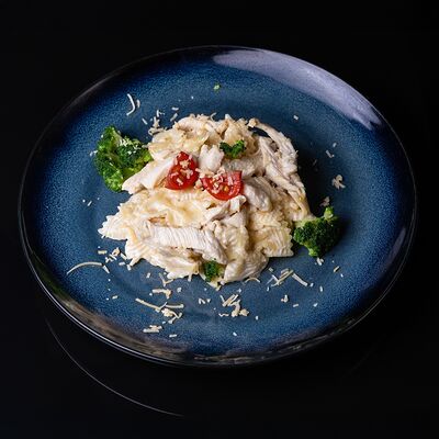 Паста с курицей и брокколи в сливочном соусе в БОСС по цене 950 ₽