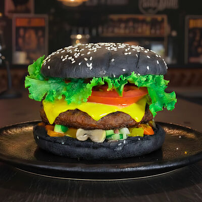 Чёрный бургер с соусом Кола-BBQ в Рестобар Литера по цене 790 ₽