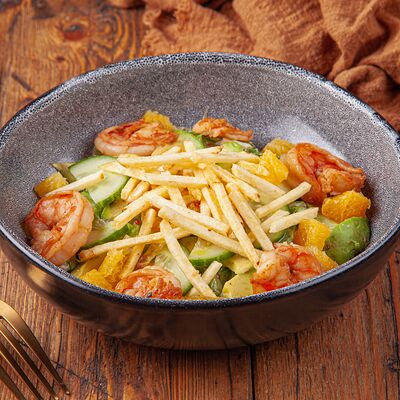 Салат с медово-горчичной заправкой и креветками в Это Бар по цене 660 ₽