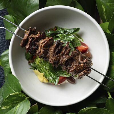 Сувлаки из говядины, соус дзадзыки в Eshak по цене 1450