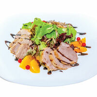 Салат с запеченной утиной грудкой в Абица