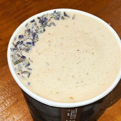 Раф сливочно-лавандовыйв Positiff Coffee по цене 280 ₽