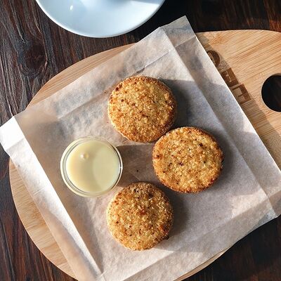 Сырники со сгущенкой в Хачапури & Кофе по цене 260 ₽