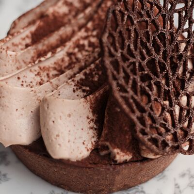 Тарталетка с шоколадом, узбекским лимоном и мускатным орехом в Folk по цене 590 ₽