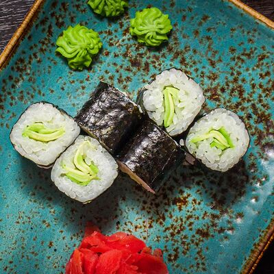 Мини-ролл с авокадо в Суши Море Мото по цене 199 ₽