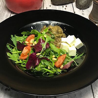 Салат Фламбе с куриной печенью в Buta по цене 445 ₽