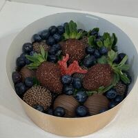 Клубника в шоколаде с олененком в Allowberry