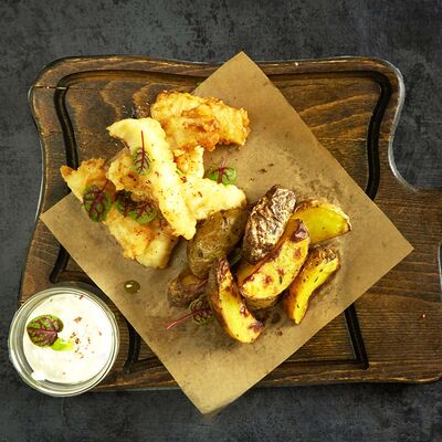 Треска в кляре с печеным картофелем в Остерия Il Massimo по цене 790 ₽