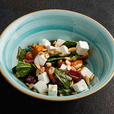 Салат из свеклы и тыквы с сыром фета в Де'рибас по цене 735 ₽