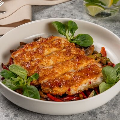 Шницель куриный с овощным соте в One Special по цене 670 ₽