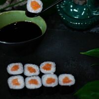 Сяке маки в Yanagi sushi