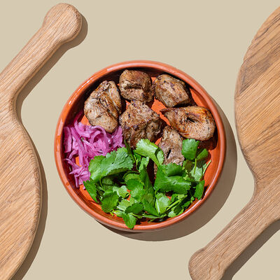 Свиной шашлык в Хачапури и вино по цене 585 ₽