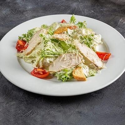 Цезарь с курицей гриль в Заречный по цене 520 ₽