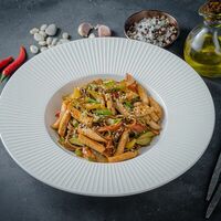 Соба с цукини, курицей и соусом терияки в Encore Cafe