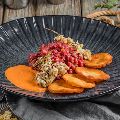 Тартар из говядины в Пряности & Радости на Московском по цене 630 ₽