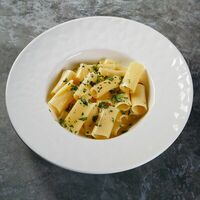 Ригатони с кампотским перцем и пармезаном в Only