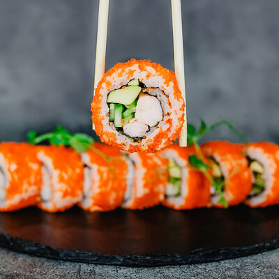 Ролл Калифорния с креветкой в Багс Банни от кафеМафия по цене 480