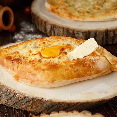 Хачапури по-аджарски в Хинкали&Хачапури по цене 565 ₽