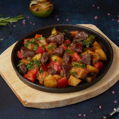 Горячая сковорода с говядиной в Сохо по цене 640