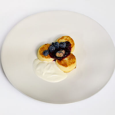 Сырники с сезонным вареньем в KM20 по цене 960 ₽