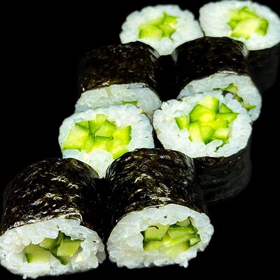 Мини-ролл с огурцом в Sushi La Zebra по цене 210 ₽