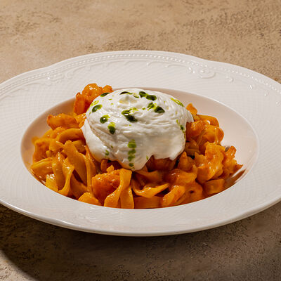 Паста с креветками и соусом из чоризо в Cafe Sisi по цене 890 ₽