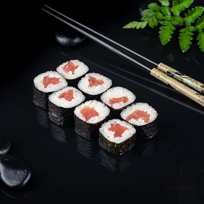 Ролл с тунцом в Татаки по цене 289 ₽