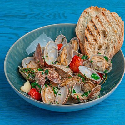 Вонголе с томатами черри в Pacific по цене 1400 ₽