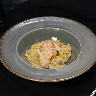 Паста с курицей и грибами в Правда по цене 650 ₽