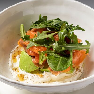 Нежный Сыр с Авокадо и Форельюв Тирольские пироги по цене 750 ₽