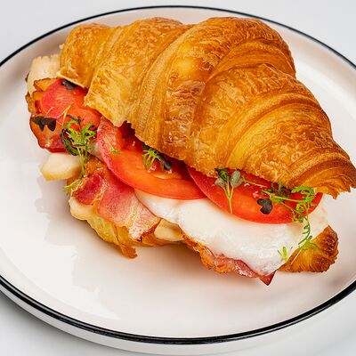 Круассан с курицей и беконом в Муза по цене 369 ₽