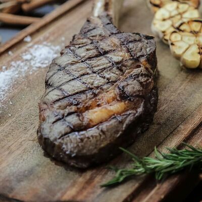 Корейка говяжья в Travel Рестобар по цене 1190 ₽