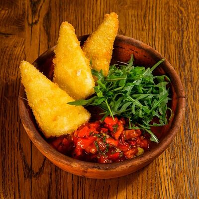 Жареный сулугуни в хрустящей корочке в Вах!Хинкали по цене 640 ₽