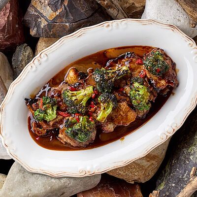 Свиная шея с капустой на углях и пряным соусомв KITCHEN по цене 1090 ₽