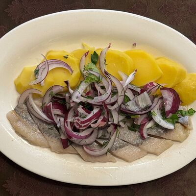 Селедочка с картошечкой и маринованными лучком в Сказка lounge по цене 480 ₽