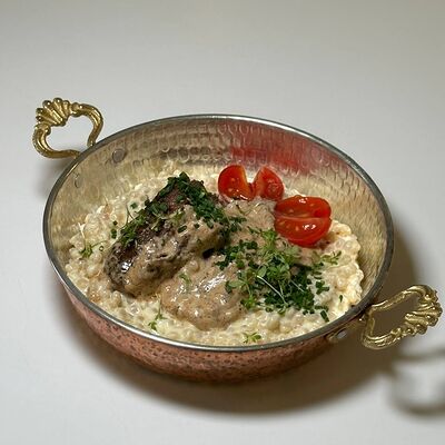 Говяжья щечка с птитимом в TOAST CAFE по цене 780 ₽