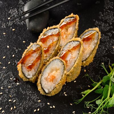 Маки темпура с креветкой в Суши Профи по цене 539 ₽