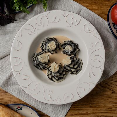 Мини-хинкали из говядины с перечным соусом в Ресторан-сыроварня Брынза по цене 590 ₽