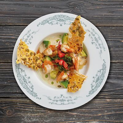 Креветки с авокадо и жареным баклажаномв Fermа по цене 1050 ₽