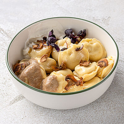 Пельмени с говядиной и грибным соусом в Шоколадница по цене 510 ₽