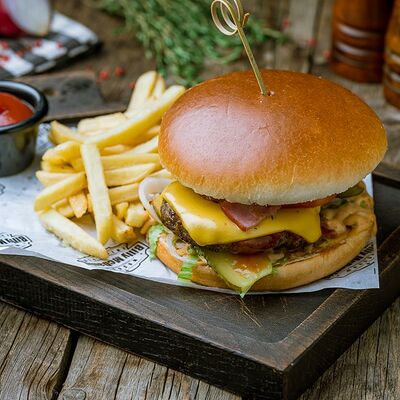 Билли-бургер с двойной говяжьей котлетой в Billy McDaniel по цене 1100 ₽