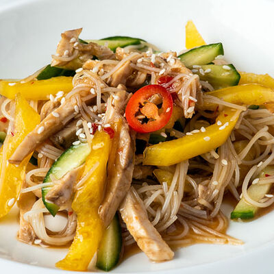 Салат Фунчоза доставка в Еда Да по цене 260 ₽