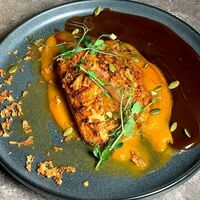 Куриная грудка с тыквенным пюре и соусом демиглас в The FOREST restaurant