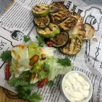 Куриное филе с овощами гриль в ПАБ Bootlegger