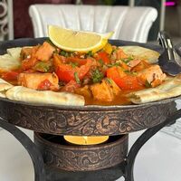 Сёмга, томленная с овощами на пите в Crystal