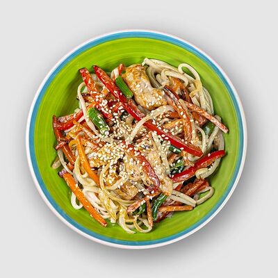 Курочка с лапшой удон в сливочном соусе в СУШИБОКС по цене 408 ₽