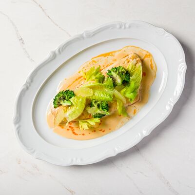 Филе сибаса с кокосовым соусом в Шале Берёзка по цене 2470 ₽